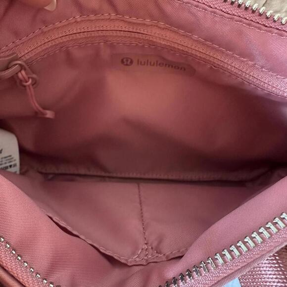 NWT Lululemon City Essentials Small Shoulder Bag 3L - Deco Pink DCOP - Picture 3 of 6